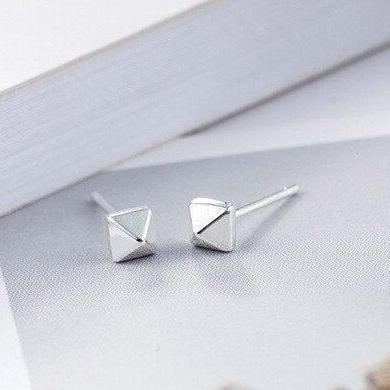 Cute Romantic Simple Pyramid Geometric Earring,925..