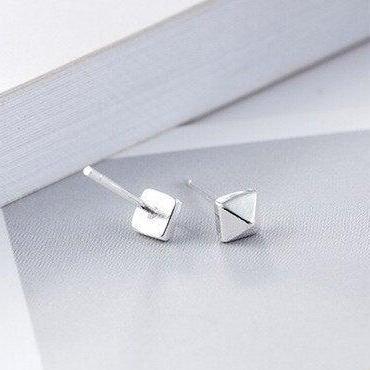 Cute Romantic Simple Pyramid Geometric Earring,925..