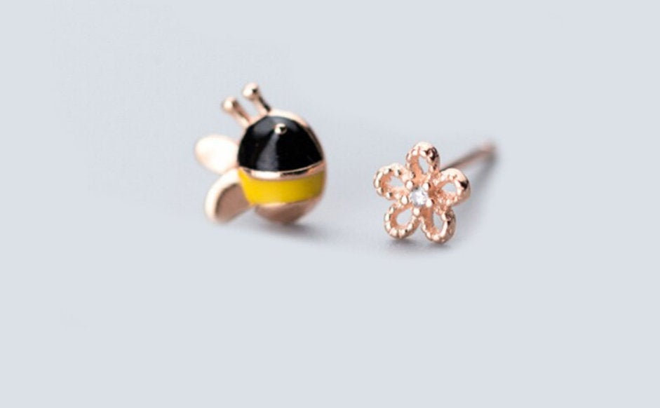 Bee Flower Studs Earring, 925 Sterling Silver, Minimalist Earring, Boho Earring, Tiny Earring, Dainty Ring, Gift For Her, Jewellery.