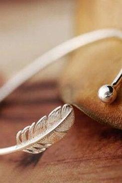 Sweet Feather Leaf Temperament Bracelet,925 Sterling Silver,Wedding Bracelet,Minimalist Bracelet,Boho Bracelet,Gift for her,Gift for her